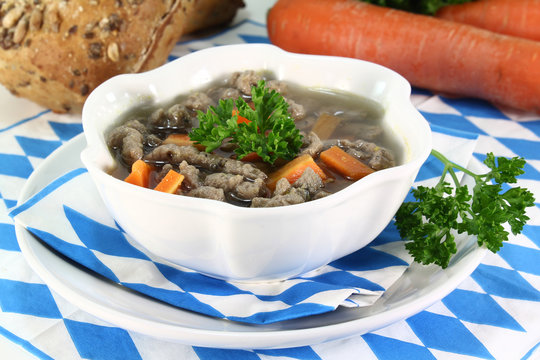 Lebersp&auml;tzlesuppe