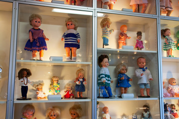 Display of classical vintage dolls