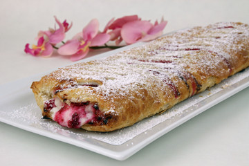 Topfen-Himbeerstrudel