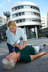 Herzmassage als Erste Hilfe