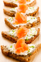Bread with smoked salmon and cream cheese