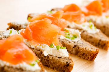 Bread with smoked salmon and cream cheese