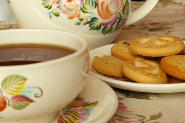 A cup of tea served with biscuits