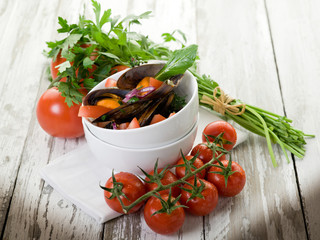 museel with slice fresh tomatoes