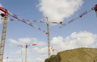 Travaux publics - la valse des grues