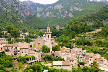 Fototapeta na wymiar Valldemossa Valley Village view w Majorka Tramontana