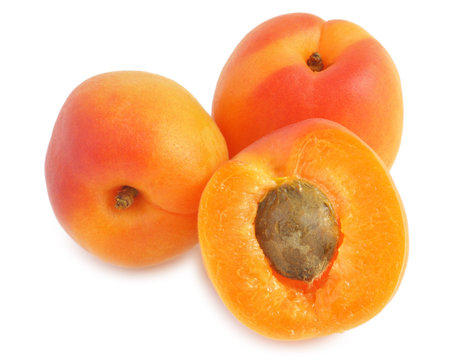Albaricoques aislados.