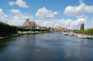 Fototapeta na wymiar L'Yonne à Auxerre