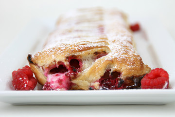 Topfen-Himbeerstrudel
