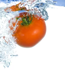 Rugzak tomaat in water © Yaroslav Pavlov