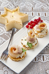 tartine di pesce spada affumicato