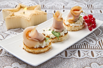 tartine di pesce spada affumicato