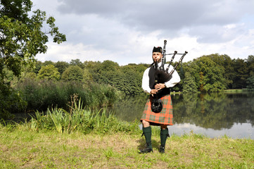 Highland Games Machern 2011 - Dudelsackspieler