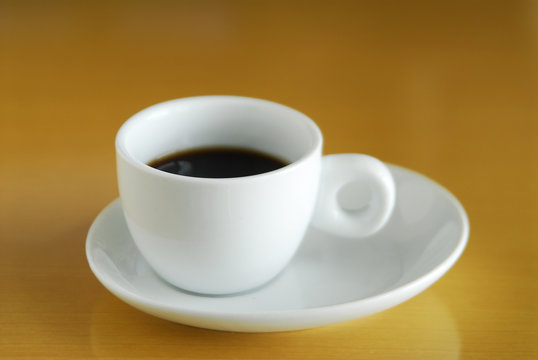 コーヒーカップと楕円のソーサー