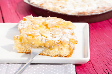Apfelkuchen mit Puderzucker
