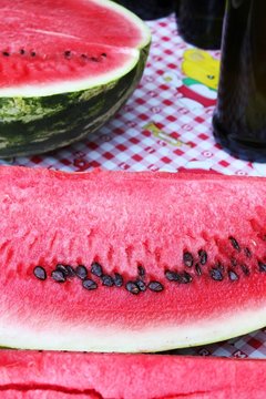 Wassermelone auf dem Tisch