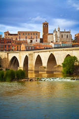 Tordesillas: Casas del Tratado over the medieval bridge