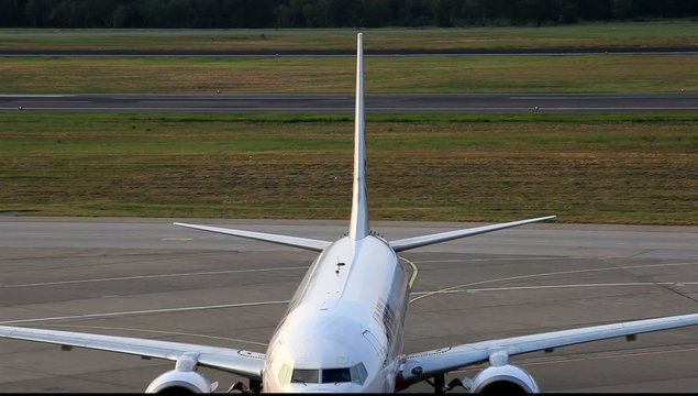 Flugzeug auf dem Vorfeld