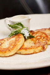 Cheese pancakes with sour cream