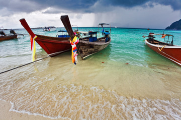 Fototapeta na wymiar Boats in the tropical sea. Thailand