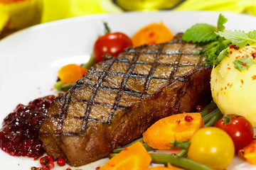 Rumpsteak mit grünen Bohnen,Püree,Karotten