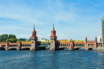 Fototapeta premium oberbaumbruecke bridge berlin germany
