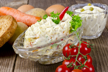 Polnische Gemüsesalate mit Mayonnaise