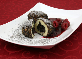 Topfenknödel mit Mohnfülle