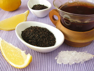 Schwarztee mit Zitrone