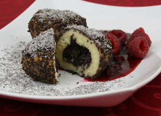 Topfenknödel mit Mohnfülle