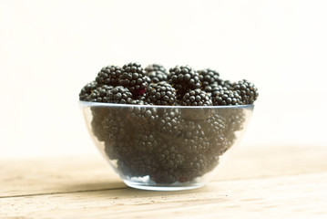 blackberries in bowl