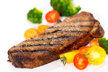 Rumpsteak mit grünem Brokkoli,Karotten,Tomaten
