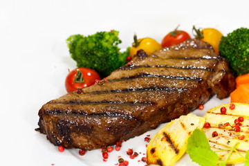 Rumpsteak mit grünem Brokkoli,Karotten,Bratkartoffeln