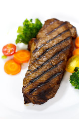 Rumpsteak mit grünem Brokkoli,Karotten,Bratkartoffeln