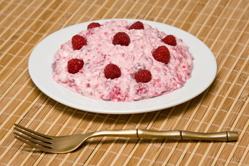 Cottage cheese with raspberry and honey