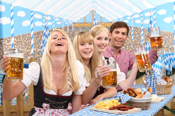 Gruppe auf dem Oktoberfest
