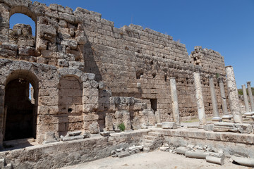 Fototapeta na wymiar Starożytne ruiny Perge Turcja