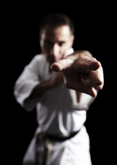 Fototapeta na wymiar Karate, zwei Finger Stoß vor schwarz