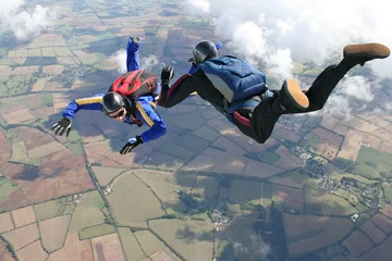 Tuinposter Two skydivers in freefall © Joggie Botma
