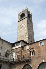 Fototapeta na wymiar Brescia (Lombardia, Włochy), historyczne budynki: sąd i wieża