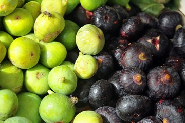 green and lila fresh figs