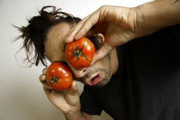 Clown mit Tomaten auf den Augen