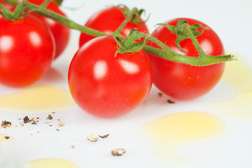Vier kleine Tomaten