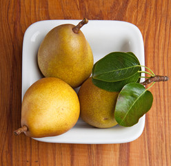 Pears In A Bowl © br.illu