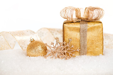 Fototapeta na wymiar Gift box and gold Christmas decorations