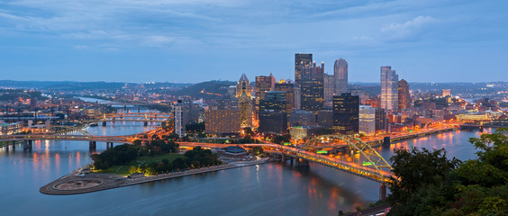 Fototapeta na wymiar Pittsburgh skyline panorama.