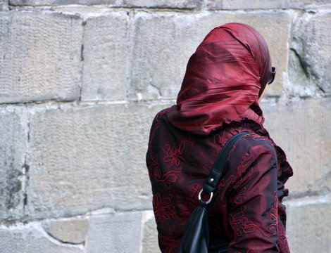 femme voil&eacute;e