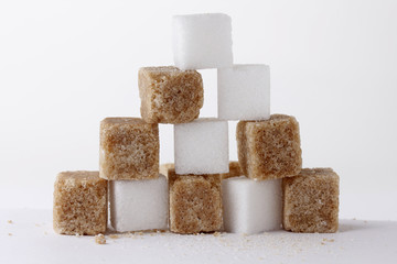 Würfelzucker und Rohrzuckerwürfel