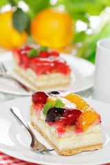 Erdbeer und Obstkuchen