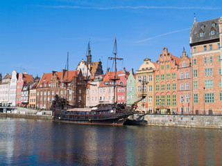 Fototapeta na wymiar Nasyp Molawa rzeki, Gdańsk